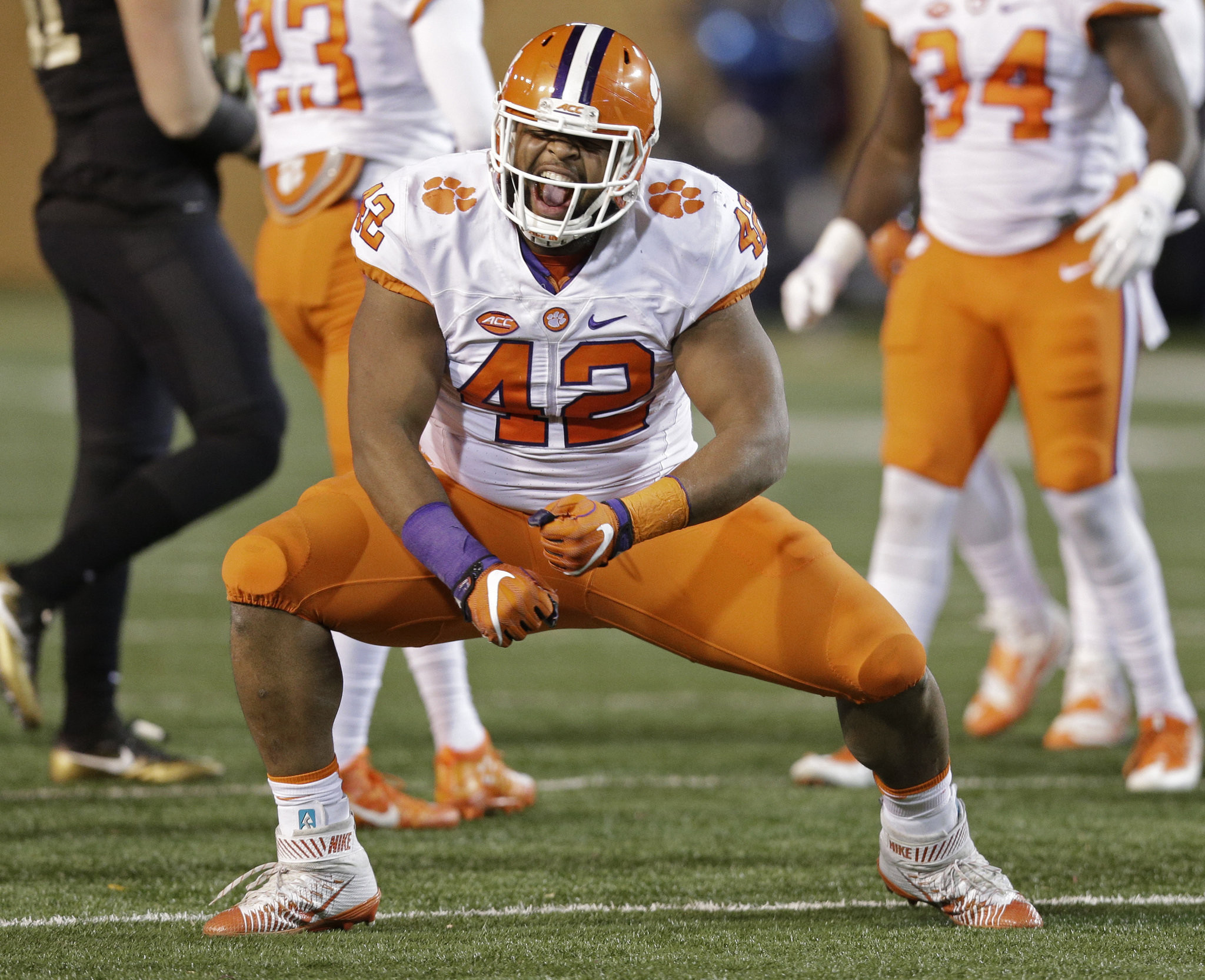 christian-wilkins-88e1d10c8dac1c05