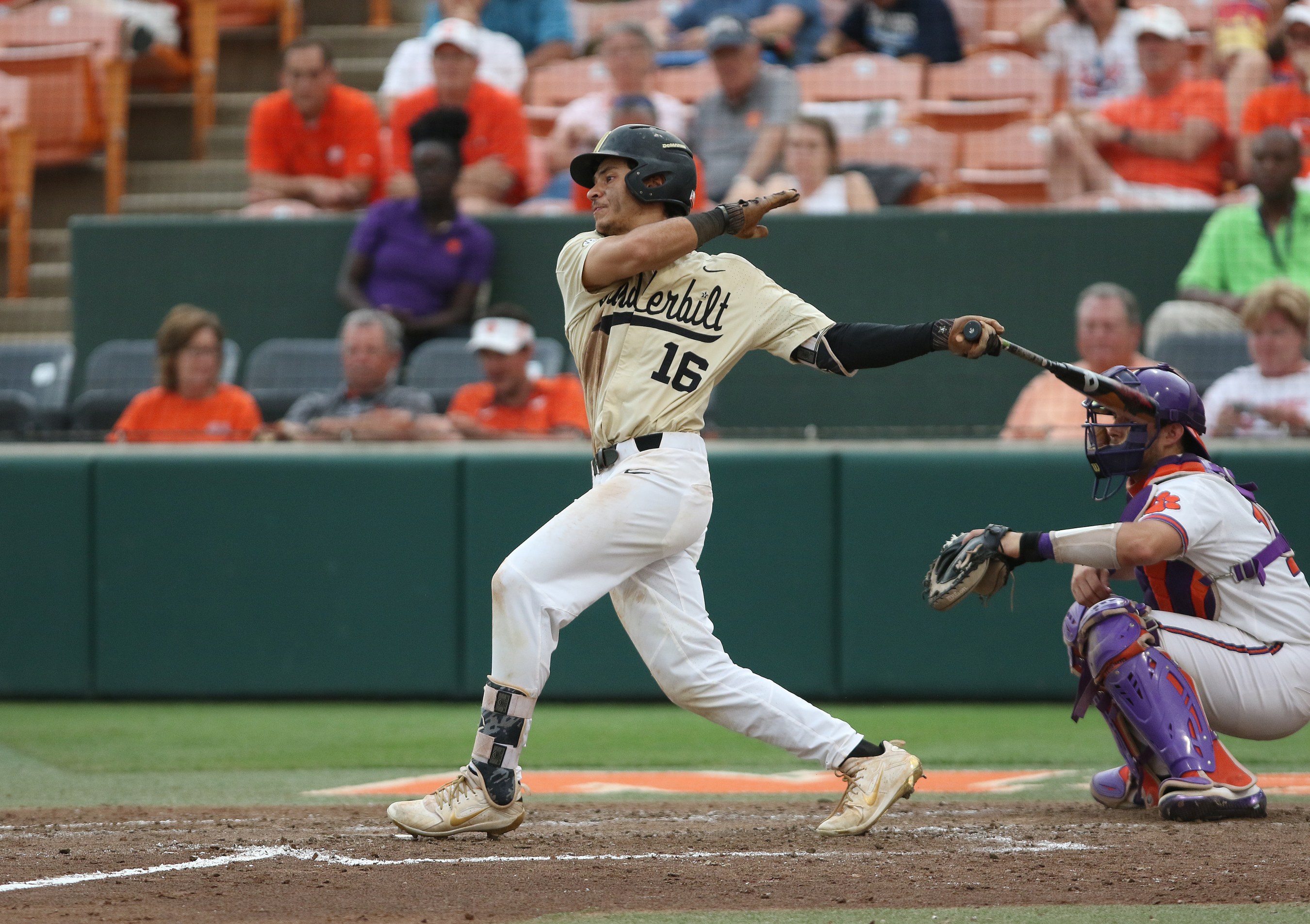 austin_martin_vanderbilt_johnbyrumgetty